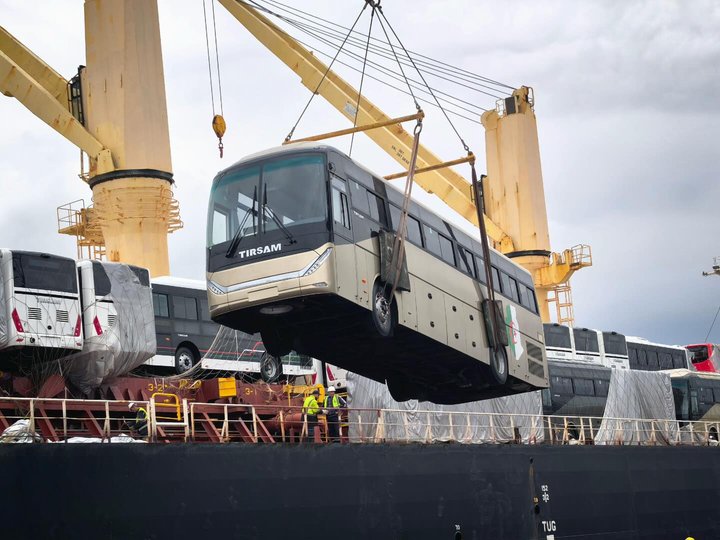 Type “TS11” with a capacity of 51 seats.. The port of Gentilly receives a new shipment of imported buses