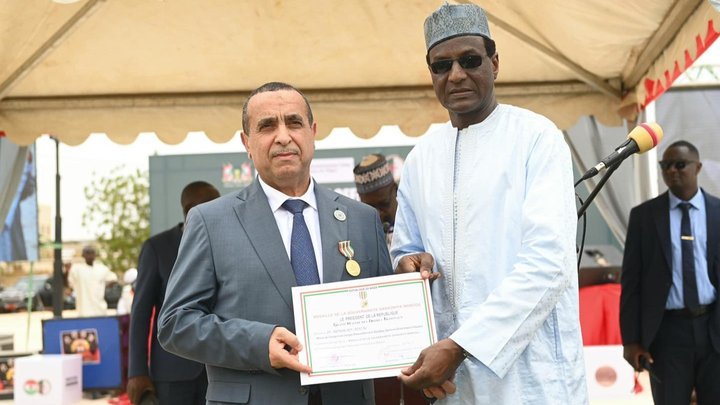 What is the significance of Ajjal's honor with the 'Sarania Mango' medal in Niamey?