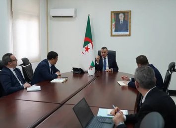 Zrouki: The three mobile phone operators are obliged to ensure coverage quality in every area with 2000 inhabitants or more - Iqtissad Al Balad